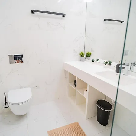 One Floreasca Luxurious - Panormaic & Park Views Апартаменти *