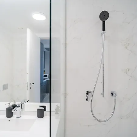 Апартаменти One Floreasca Luxurious - Panormaic & Park Views Бухарест